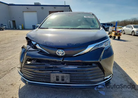 2021 Toyota Sienna Xle 7-Passenger z USA, uszkodzony, nr VIN 5TDJRKEC3MS002966